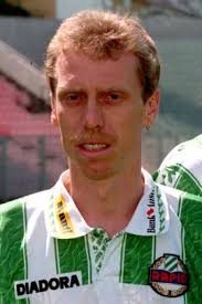 Strona pokazuje profil trenera peter stöger, łącznie z jego dotychczasowymi pracodawcami jako zawodnik lub szkoleniowiec. Peter Stoger Austria Vienna Stats Titles Won