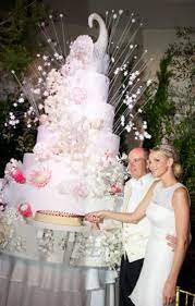 Kleid, ringe und eine riesige torte june 30, 2021 | von m. Albert Charlene Die Schonsten Bilder Ihrer Traumhochzeit Gala De