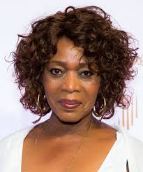 A married mother of two, woodard has maintained a low personal profile, even when she signed on to one of tv's hottest shows in 2005, desperate housewives. Alfre Woodard Hairstyles Hair Cuts And Colors