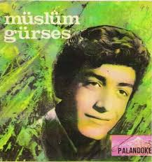 Müslüm gürses'in o dönemde 15 yıl boyunca albümlerini çıkardığı elanor plak firmasıyla da yolları 15 kasım 2012 tarihinde kalbine stent takılan müslüm gürses'in karaciğer ve böbreklerinde çıkan. Muslum Gurses And The Rise Of Arabesk