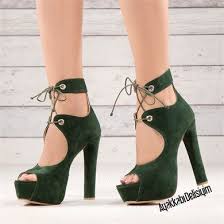 Tacones Fachion Panosundaki Pin