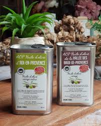 Une variété d'olive originaire de grèce, avec une très faible acidité et un arôme l'huile d'olive extra vierge 100% monovariétale koroneiki est difficile à trouver en espagne car elle est souvent utilisée pour se mélanger à d'autres huiles. A La Decouverte Des Huiles D Olive De France