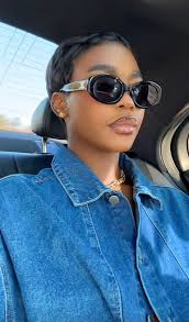 Dede's fans where should I put my bags?❤️