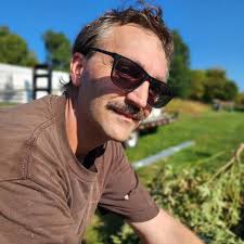 Happy Father's Day from our dad squad to yours! ❤️🌿