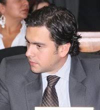 Rodrigo lara restrepo (arriba) tenía ocho años cuando perdió a su padre a manos de pablo escobar. Rodrigo Lara Restrepo Es Un Borracho Pelionero Despota Con Su Influencia Ø§Ù„ØµÙˆØ± ÙÙŠØ³Ø¨ÙˆÙƒ