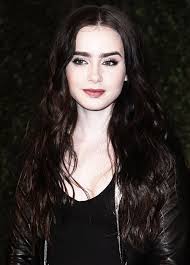 She had a short haircut with a black hair color. I Tend To Flock Towards Actresses With Dark Hair And Light Skin Since I Have Them Both Myself Lily Is Hair Pale Skin Dark Hair Pale Skin Black Hair Pale Skin