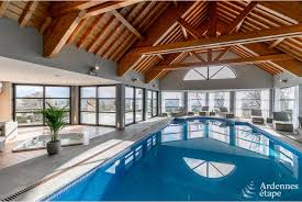 Couloir de couloir de nage intérieur/extérieur carré bleu © françois la piscine in & out se prolonge à travers la véranda pour un plaisir de nage sans limite © l'esprit piscine. Magnifique Villa 5 Etoiles Pres De Houffalize Pour 12 13 Personnes Avec Piscine Interieure