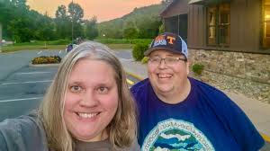 🍗BEST PLACE IN THE STATE FOR FRIED CHICKEN? We have it right here in East  Tennessee in Gatlinburg according to YELP! Christy and I already knew that  though as we told y'all