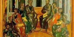 Και τούτο,γιατί στον εσπερινό της δευτέρας του αγίου πνεύματος που ψάλλεται αμέσως μετά την θεία λειτουργία της κυριακής, μας καλεί όλους ο ιερεύς από το ιερό. Penthkosth Kai Agio Pneyma Poia H Diafora Ths Shmerinhs Eorths Apo Thn Ayrianh Eorth Toy Agioy Pneymatos Giortazo Gr