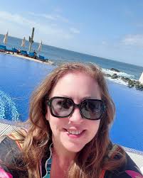 OK, I might be writing in the sun today… and the nice people sitting next  to me have no idea of the spicy scene. I just wrote. 😂😂😂