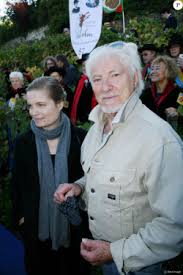 Une interview tout en douceur et en confidences durant laquelle l. De Romy Schneider A Sarah Biasini Hugues Aufray Et Sa Jeune Compagne Complices De Sarah Biasini A Montmartre