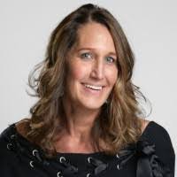 Elizabeth Schilling's Instagram, Twitter & Facebook