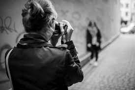 Jahrzehntelang dominierte die zweiäugige rolleiflex diesen bereich, die heute günstig gebraucht zu erwerben ist. Available Light Portrait Liachtblick Fotokurse
