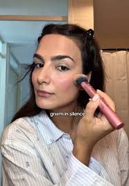 GRWM in Silence: Esra Kurt's Makeup Journey
