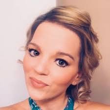 Ashley Echols's Instagram, Twitter & Facebook