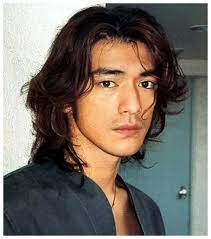 中日混血的金城武擁有驚人外貌，目前已47歲的他仍是個少女殺手!不過，他的感情世界似乎非常低調，唯一為外界所聞的就是前女友林葉亭了，近日傳出兩人會分手竟是因為女方「感到自卑」，引起網友討論。 from:takeshi kaneshiro 金城武 粉絲專頁. 6park Com é‡'åŸŽæ­¦ å¸…åˆ°æ²¡æœ‹å‹çš„ç‹¬è¡Œäºº ä½Žè°ƒåˆ°å°˜åŸƒçš„æ€æƒ³è€…