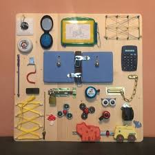 Idees Tableaux D Activite Pour Bebe Fait Maison En 2020 Tableau D Activite Jouets Educatifs Tableau D Eveil