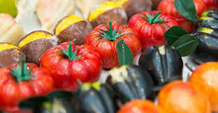 The result was a great success and, since then, the frutta martorana has become the cloister ultimate sweet, to the extent that it is named after it. Frutta Di Martorana Marzipanfruchte La Sicilia In Bocca Pasticceria Cod 1112