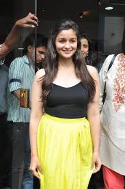 Bollywood is all about glamour and we are kind of used to with the pretty faces of bollywood actress. 10 Bollywood Celebrities Who Look Beautiful Without Makeup