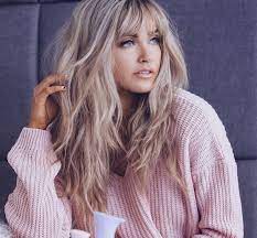 1001 Idees Pour Adopter La Meilleure Coupe Avec Frange Coupe Avec Frange Coupe De Cheveux Cheveux Blonds Ondules