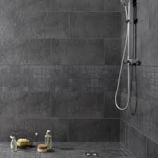 Le Naturel Dans La Salle De Bains Leroy Merlin Carrelage Mural Carrelage Salle De Bain Carrelage Ardoise