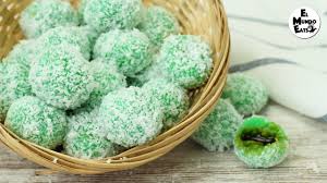 Buat bahan isi, kukus kacang hijau hingga lunak, angkat. Pandan Balls With Coconut Sugar Ondeh Ondeh Youtube
