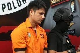 Dihimpun akurat.co dari berbagai sumber, berikut beberapa artis tanah air yang tertangkap polisi akibat penyalahgunaan narkoba. Daftar 18 Artis Yang Terjerat Narkoba Dan Psikotropika Sepanjang 2020 Halaman All Kompas Com