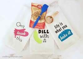 A splash of black always adds a nice touch regardless of the color scheme. Cute Kitchen Towels Gift Set With Iron On Vinyl Crafting In The Rain