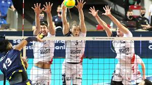 Zespół z województwa opolskiego pokonał w kazaniu słynny zenit 3:2 i jest o krok od awansu do wielkiego finału. Liga Mistrzow Grupa Azoty Zaksa Kedzierzyn Kozle Fenerbahce Stambul 3 0 Pewne Zwyciestwo Kedzierzynian Sport Tvp Pl