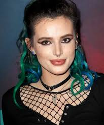 Белла торн | bella thorne. Bella Thorne Does Own Makeup Dermatitis Infection