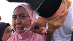 Adik kecil pun semangat nak belajar mengaji.subhaallah sedap suara adik ni. 22 Tahun Yang Lalu Syafiq Farhain Kongsi Foto Kenangan Bersama Arwah Saleem Hiburan Mstar