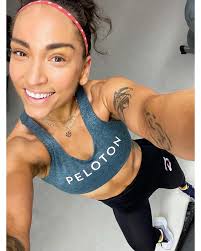 3for31. 🏃🏽‍♀️ I've committed to running 3 miles a day, every day, for 31  days in December. Some of y'all probably did this with me a few years ago  or you might