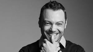 Il nuovo singolo e ti vengo a cercare, accompagnato dal nuovo video. Tiziano Ferro L Album Di Cover Che Omaggia I Brani Della Sua Vita