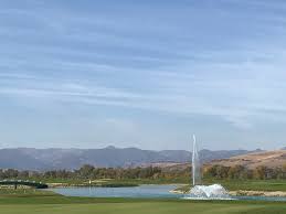 Terenul de golf ce se întinde pe 56 ha cu 18 parcursuri în lungime totală de 6518 m numără 4 parcursuri par 3, 10 parcursuri par 4, 3 parcursuri par 5 și 1 parcurs par 6. Theodora Golf Club I Teren De Golf Cu18 Trasee In Alba Iulia
