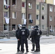 Der landkreis göttingen liegt im bundesland. Gottinger Brennpunkt Unter Quarantane Acht Polizisten Bei Krawallen Verletzt Welt