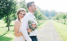 So auch in diesem jahr: Hochzeitsinspiration Mediterranes Flair Mit Hochzeitskleid Frieda Schleifenfanger