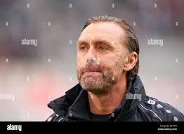Thomas DOLL (coach, H) is disappointed, disappointed, disappointed,  disappointed, sad, frustrated, frustrated, late-rate, full figure, upright,  Soccer 1. Bundesliga, 23. matchday, Hanover 96 (H)