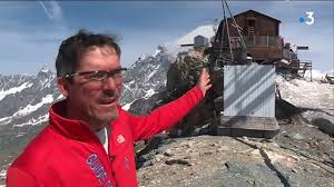 La visite d'un refuge de montagne rend chaque aventure en plein air particulière. Quand La Fonte Des Glaciers Fait Glisser Un Refuge De Montagne De L Italie Vers La Suisse Youtube