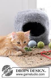 · this cat felt cave house free knitting pattern has fashionable design and is easy to make. The Cat Cave Drops Extra 0 1381 Free Knitting Patterns By Drops Design