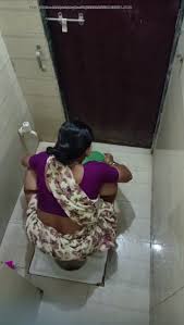 Women Peeing - Collection of Wet Scenes