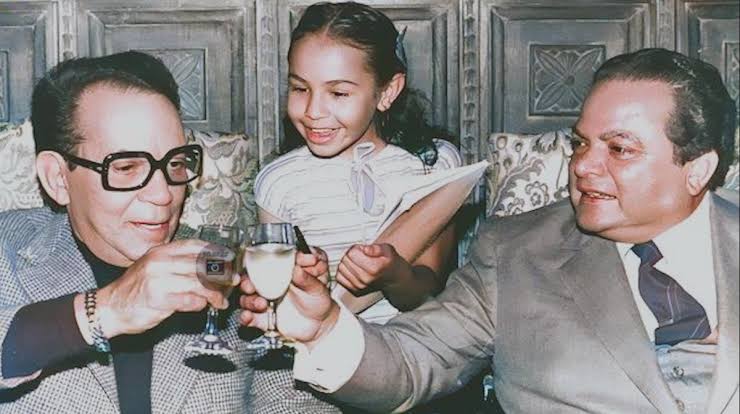 San Jose Costa Rica 🇨🇷 1983 Visita de Mario Moreno Cantinflas, acompañado de Luis Alberto Monge Álvarez, Presidente de la República, no reconozco a las otras personas.
