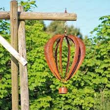 mobile montgolfiere en fer brut decoration jardin decorations de jardin en metal deco jardin