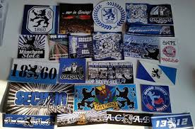 O apoio da torcida do 1860 munchen na partida que garantiu o acesso do time à 3ª divisão alemã. Szenekleber Aufkleber T Shirts Schals Buttons