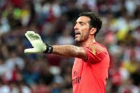 Sin buffon, el psg se ve obligado a buscar en el mercado un guardameta de nivel que le permita buffon permanecerá para siempre entre los gigantes del fútbol que han llevado con talento los. Say I M Your No 1 Goalkeeper Buffon Faces Fight At Psg