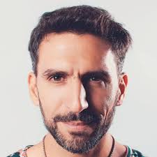 Hernán Robles presentó "Aroma y Luz"