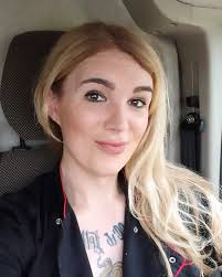 Pensavo fosse difficile ricominciare, riprendere in mano la propria vita,  da sola e onestamente non è stato semplice. Gira pagina e guarda avanti  Chloe! , mi dicevo nei momenti di tristezza e