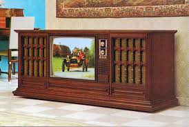 Our popular vintage tv wall is a stunning display of televisions of various sizes, types, colors, and eras. The Amazing 1971 Zenith Color Tv Flashbak