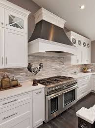 Slender glass tiles in creamy hues and stone tiles in coppery shades make this kitchen glow with their translucent beauty. Modern White Gray Subway Marble Backsplash Tile White Kitchen Design Kitchen Cabinets Kitchen Style
