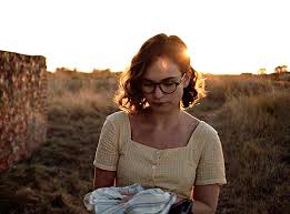 An archaeologist embarks on the historically important excavation of sutton hoo in 1938. Lily James As Peggy Piggot The Dig 2021 Dir Tumbex