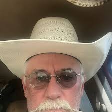 Look at the girls 😍